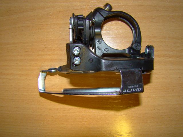Переключатель shimano alivio. абсолютно новый, снят с сасквотча, так как там он не нужен:)<br /><br />ценник 350р