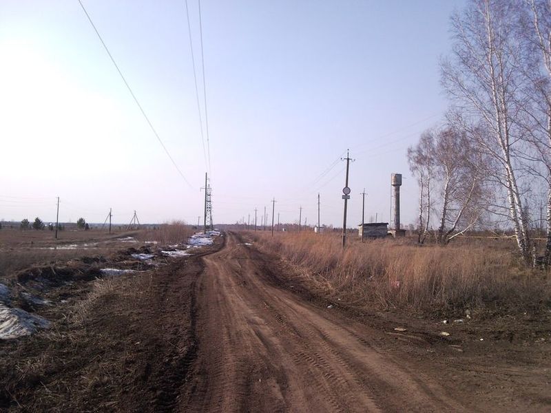 на открытых местах ,паркет